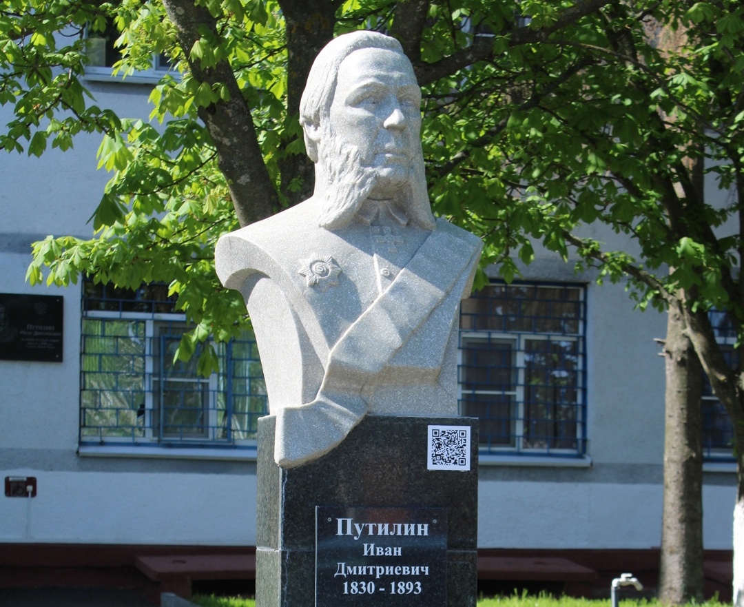 На Родине сыщика сегодня ему установлен памятник