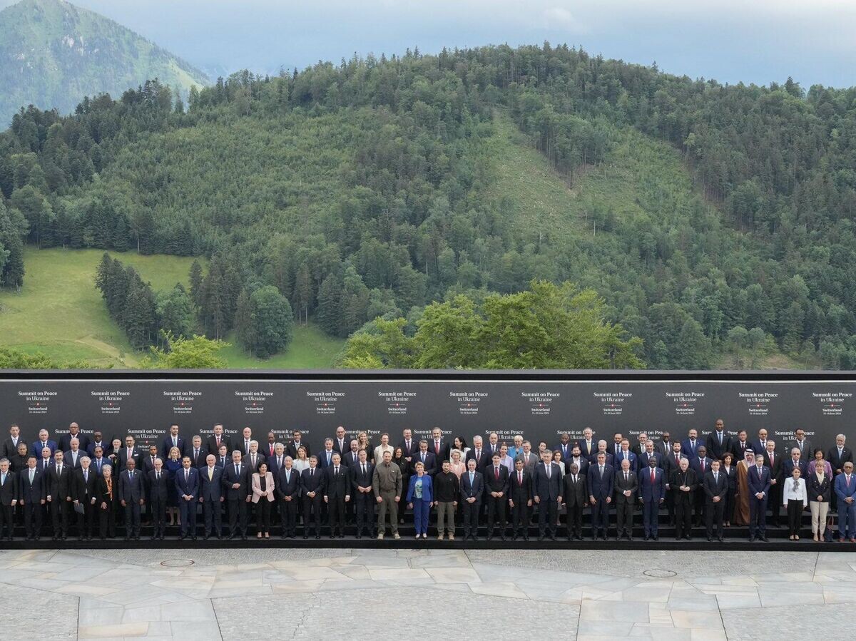    Общее фото участников саммита по Украине в Швейцарии© Swiss MFA
