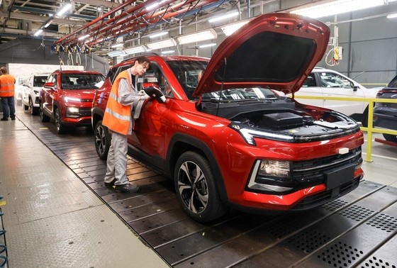    Сборочная линия автомобильного завода «Москвич»
