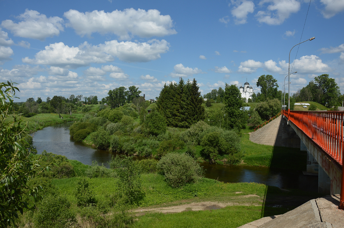 Сегодня наш путь лежит в древнее село Микулино, расположенное в северо-западном углу Московской области, на границе с Тверской областью, ныне входящее в подмосковный городской округ Лотошино.