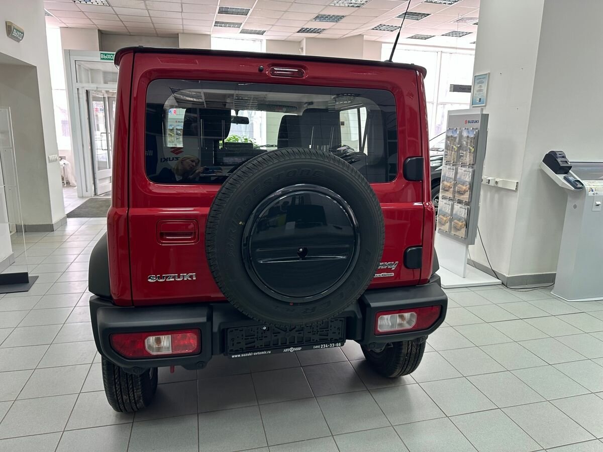 До России добрался пятидверный Suzuki Jimny. Источник иллюстрации - auto.ru