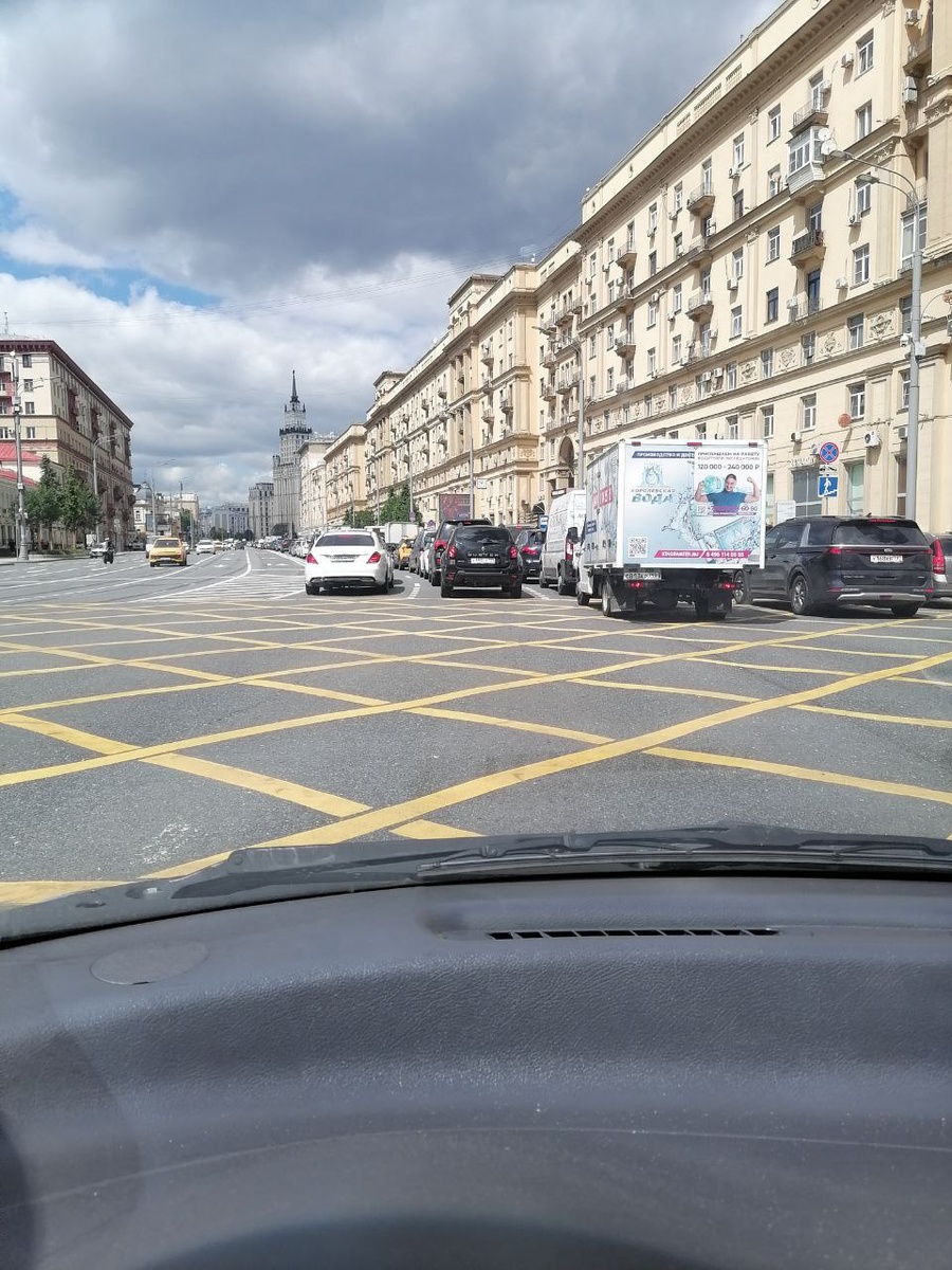 Вафельная разметка, для того чтобы водители начали думать! 