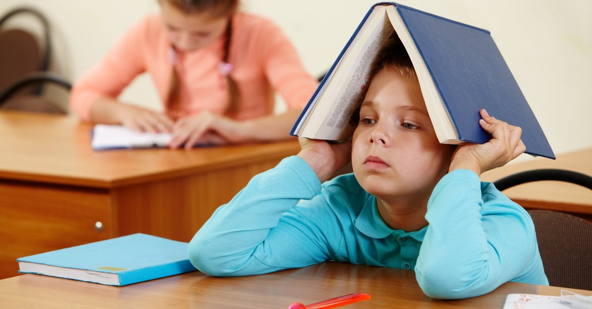 В одно ухо. Взято из интернета