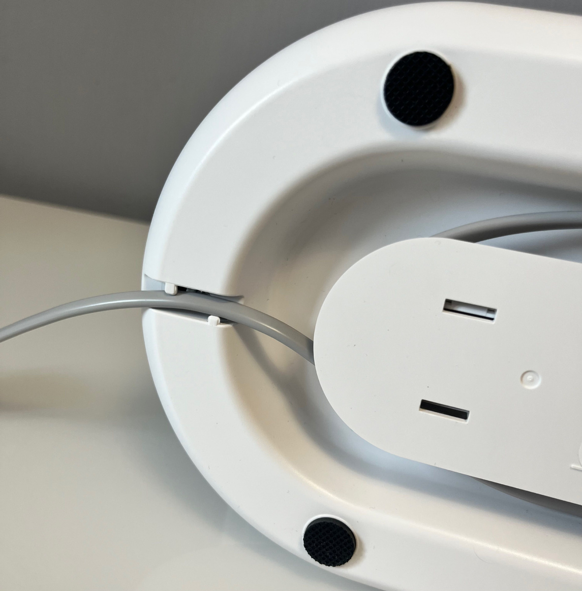 Канал для кабеля пылесоса для животных