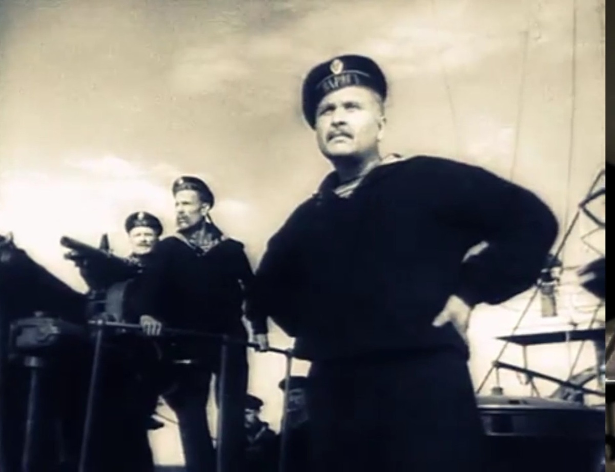 Скриншот кадра из фильма "Крейсер "Варяг" (1946)