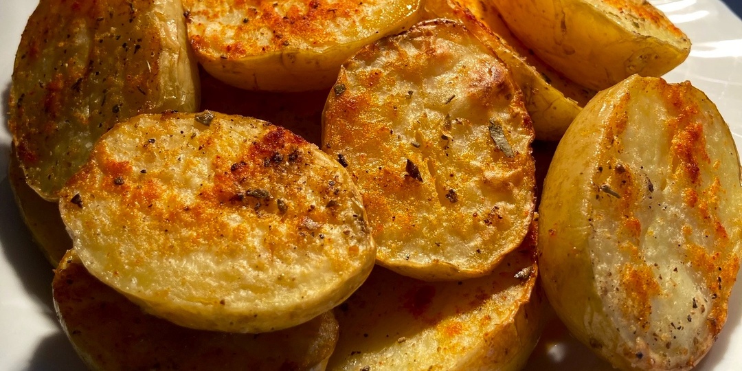Хрустящий запечённый картофель. Рецепт молодого картофеля в духовке.