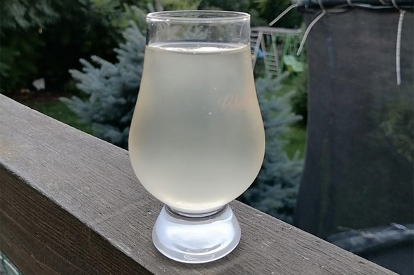 Поразите односельчан лихостью, с которой стакан за стаканом заливаете напиток, смахивающий на самогон