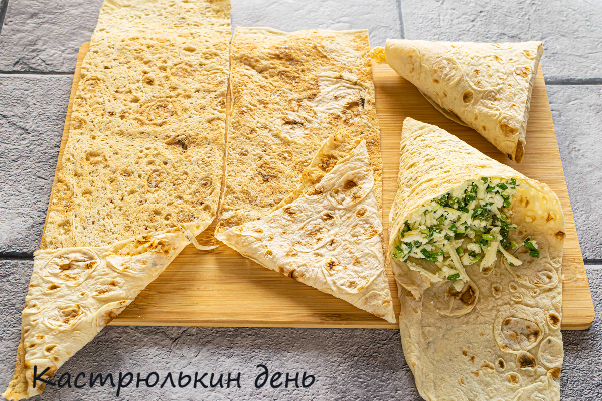 Пирожки из лаваша с мягким сыром и зеленым луком. Быстрый рецепт, вкусное  блюдо для любителей подсчитывать калории | Кастрюлькин день | Дзен