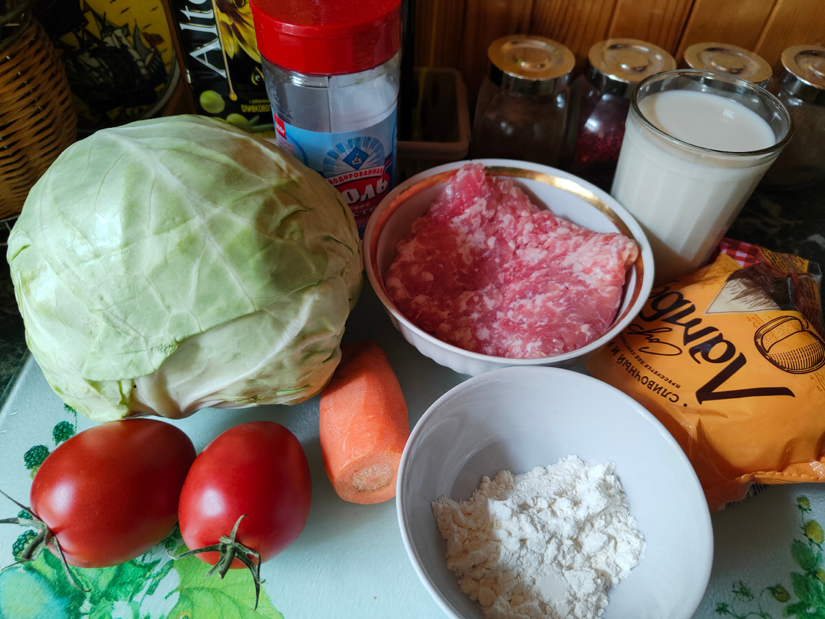 Фарш можно взять любой, но желательно из говядины. Я буду использовать домашний, из свиной лопатки. 