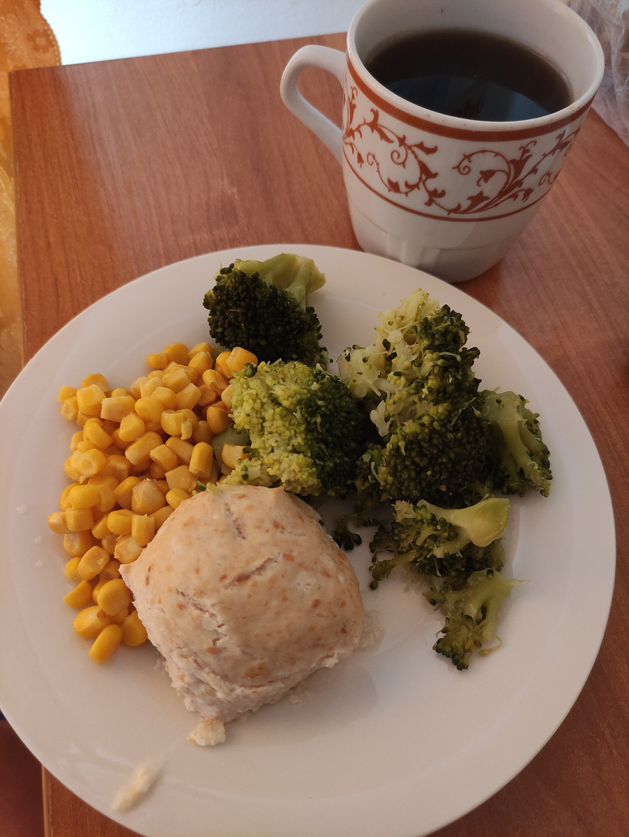 Съела всё до последней крошки! 