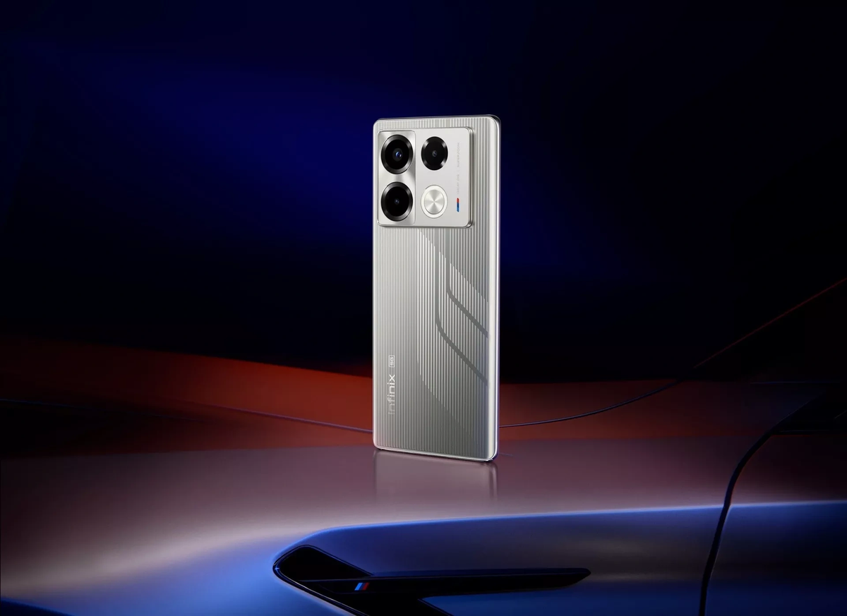Очередной новинкой стал смартфон от китайской компании Infinix, дизайн которого разрабатывался с креативной студией BMW Group Designworks. Смартфон называется Infinix Note 40 Racing Edition.