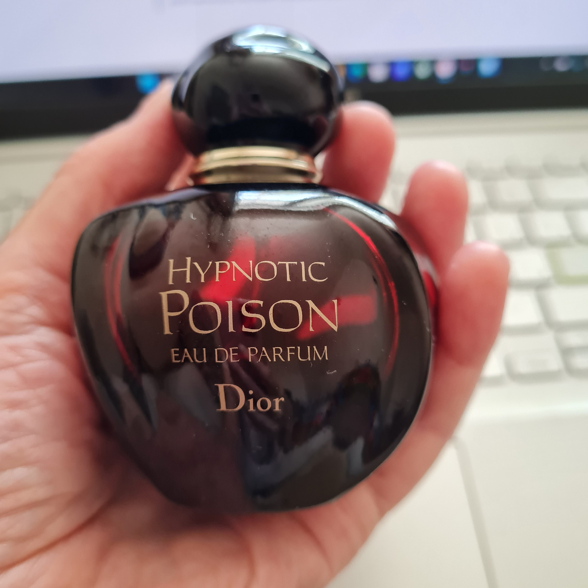 Обошёлся он мне чуть больше 12 000 рублей за 50 мл. Заказывала оригинал на Али Экспресс. Кому тоже нужно, то ссылку оставила в конце статьи. Искала на наших маркетплейсах, но там реплики, а в ЗЯ — "нет в продаже", в Летуаль тоже.