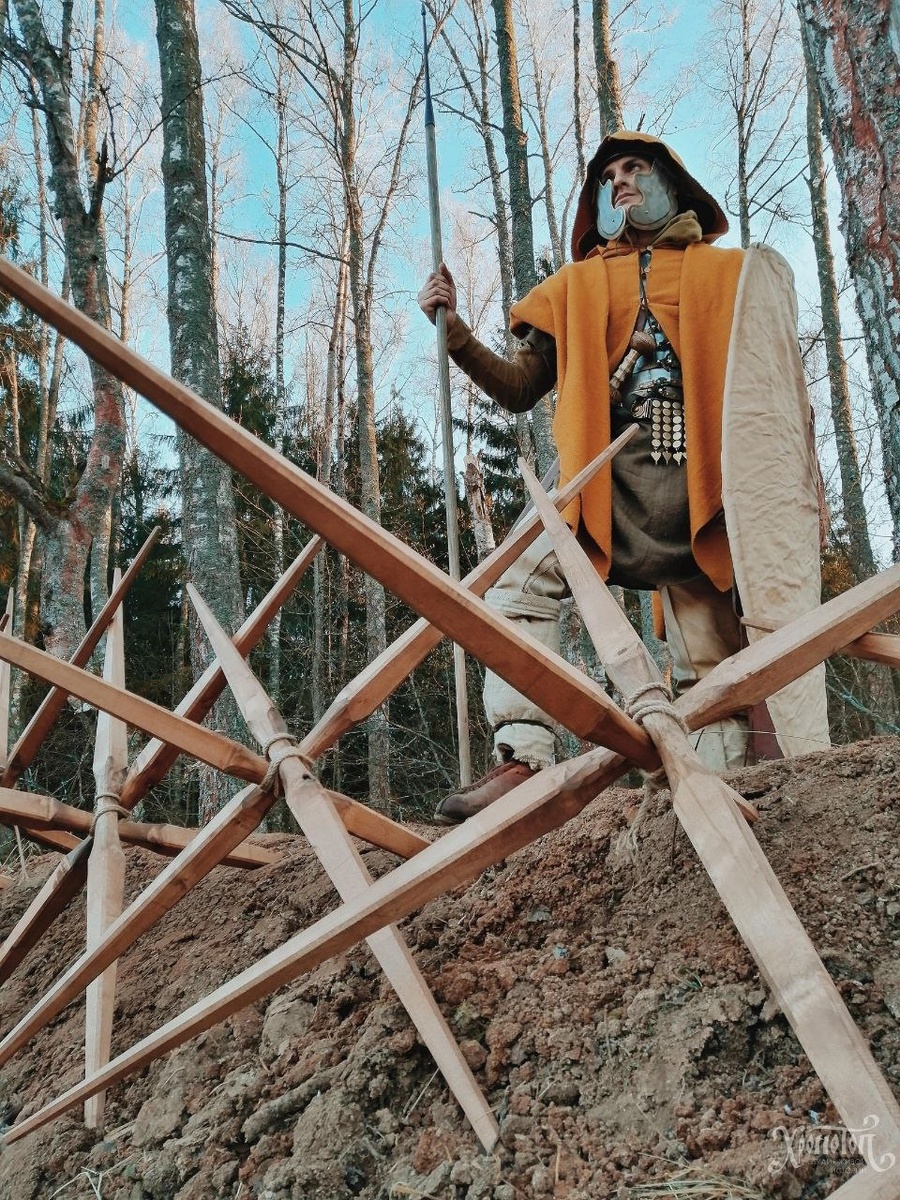 Наша служба и опасна, и трудна. Но тут уж ничего не попришешь.