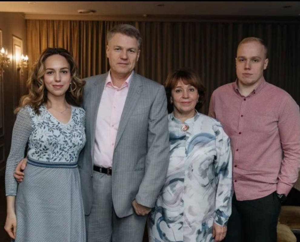    В семье сургутских врачей Петровых любовь к пациентам передается по наследству