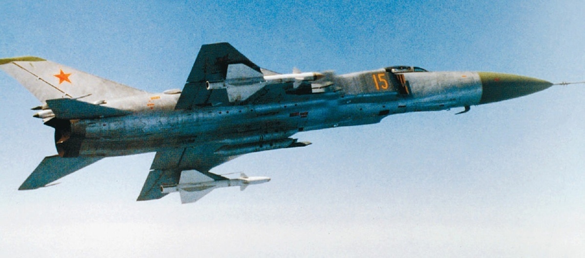 Р-98 ракеты "воздух-воздух", специальная модификация для перехватчика Су-15 ( на фото)