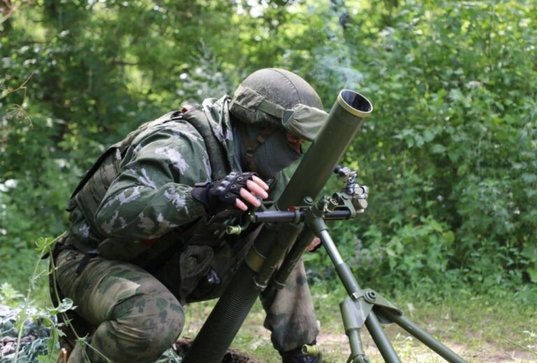 Российские минометчики на направлении Сватово-Кременная
