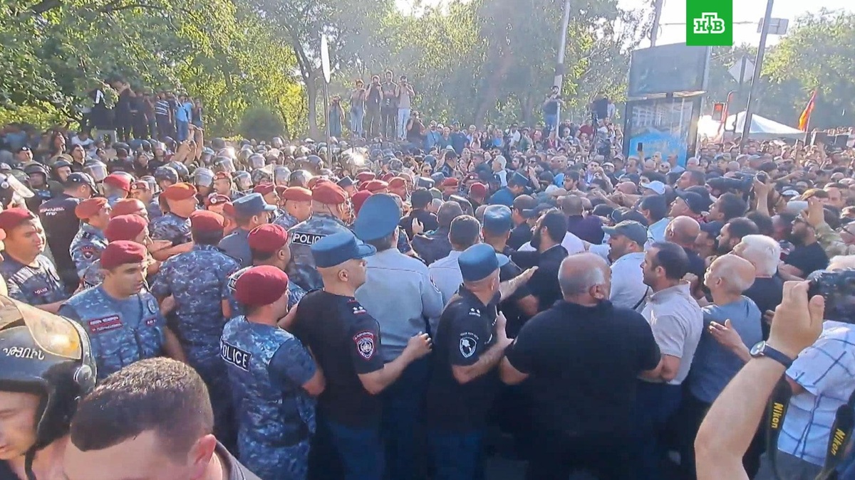    В столкновениях в Ереване пострадали 80 человек, почти 100 задержаны