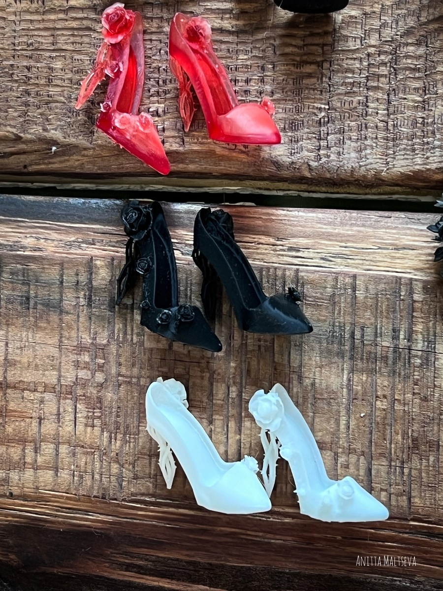 Те самые туфли с розами.  Листай, чтобы увидеть больше фото