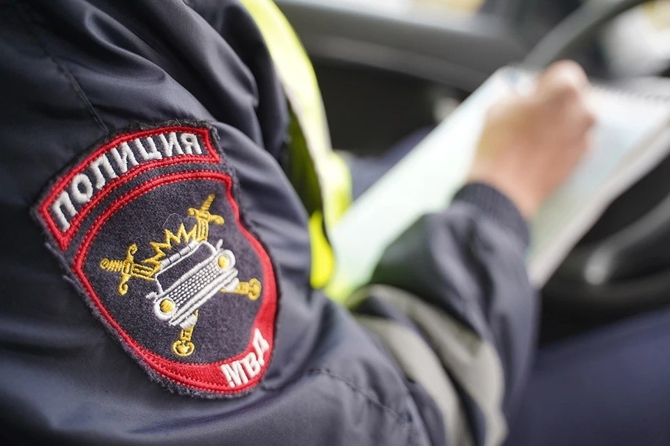    Правоохранители заметили взволнованную москвичку возле банкомата на Рублевском шоссе и спасли ее от аферистов Светлана МАКОВЕЕВА