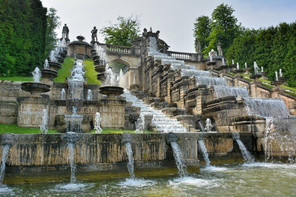 Парк замка Сен-Клу. К сожалению, сам замок до наших дней не сохранился. Иллюстрация из открытых источников