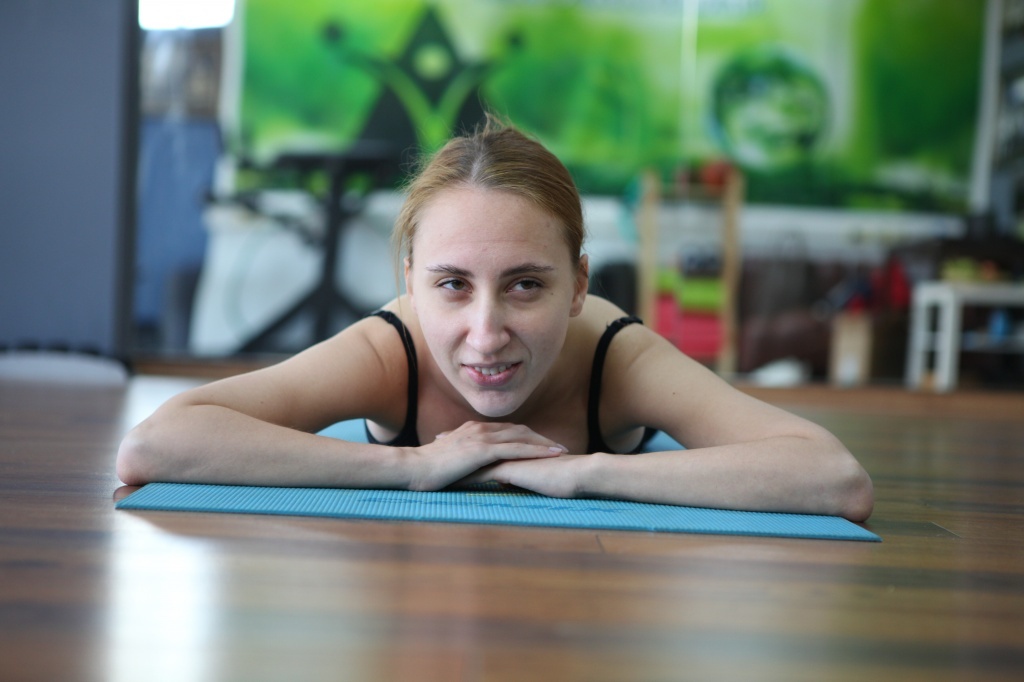 

  Проводится массаж на гинекологическом кресле или специальной кушетке. Перед процедурой не рекомендуется есть в течение 2 часов, кроме того, следует опорожнить кишечник и мочевой пузырь. Для гинекологического массажа очень важно соблюдение гигиены, поэтому перед ним рекомендуется принять душ, а массажисту использовать одноразовые латексные перчатки.