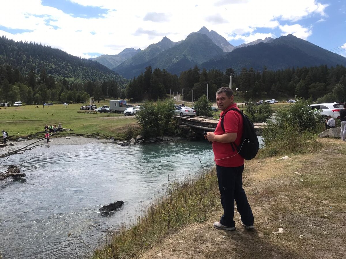 Архыз поляна Таулу. Место откуда начинаются  маршруты.