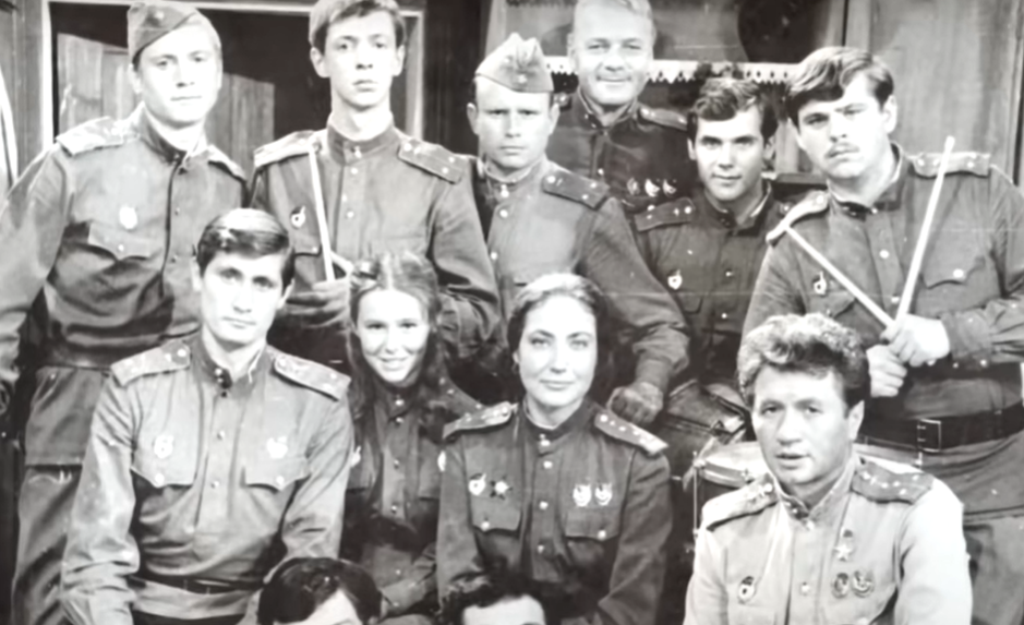 Скажу честно, фильм "В бой идут одни старики" (1973) входит в тройку моих любимых фильмов о Великой Отечественной войне.-4