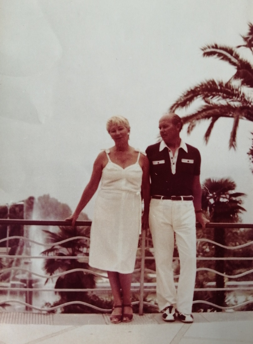 Офицеры с женами отдыхают в санатории МО СССР. Семейная пара. Середина 80-х прошлого века, Личный архив.