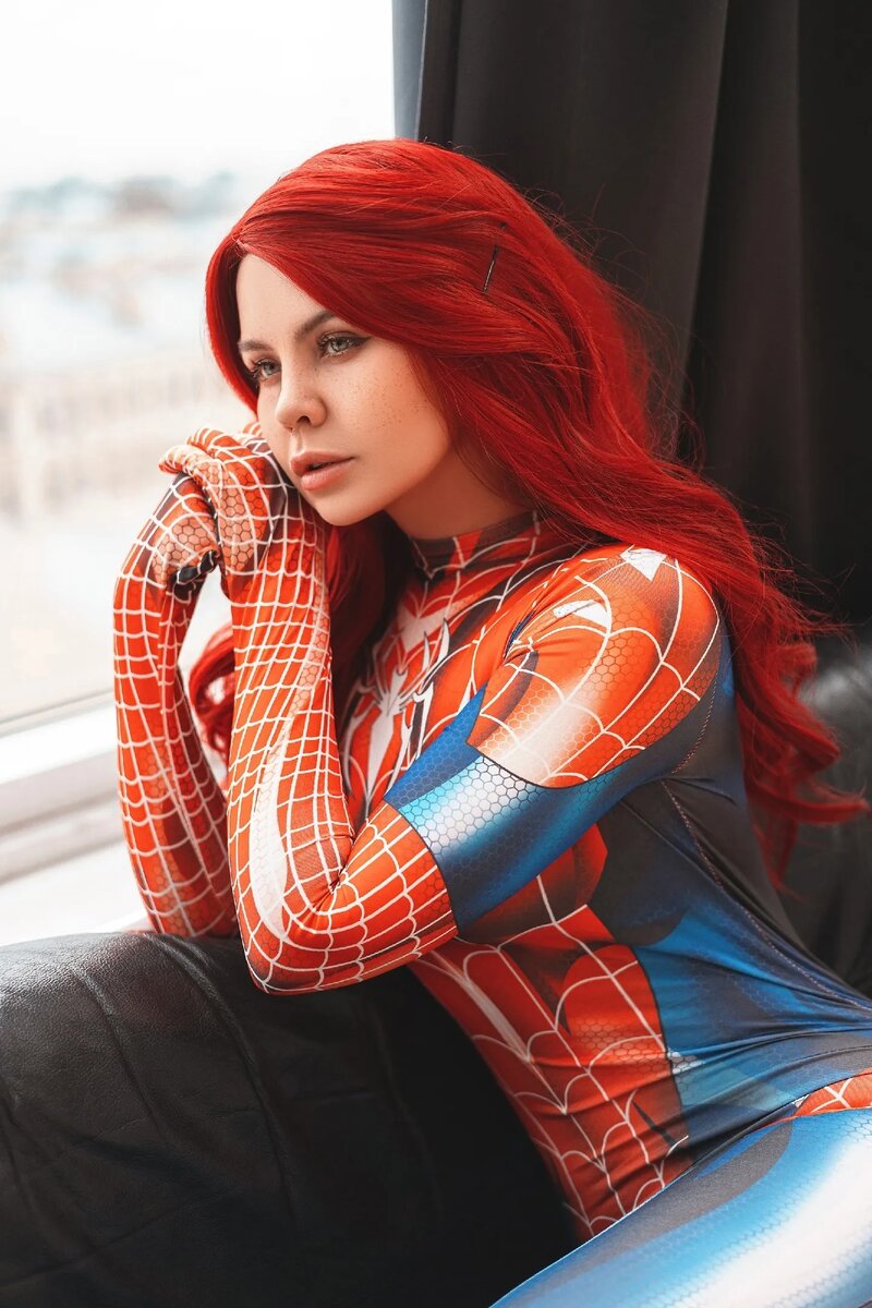 Косплей на Мэри Джейн в костюме Человека-паука. Косплеер: Asami Gate. Источник: vk.com/asamigate_cosplay    📷