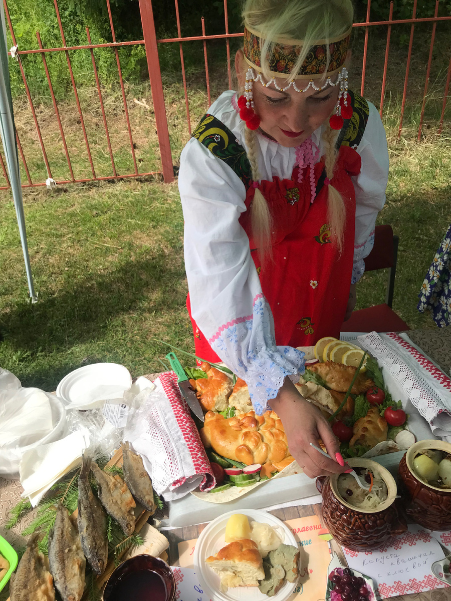 Лебедева Екатерина Николаевна, Горское сельское поселение с блюдом «Калапииракка» (рыбный пирог).