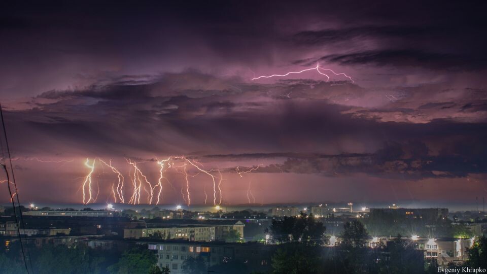    Гроза в Рубцовске. Источник: Евгений Храпко, vk.com/thunderstorm_altau