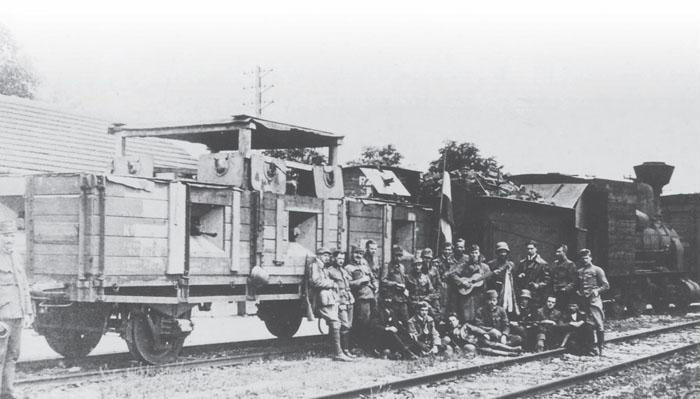 Картинка из свободных источников. PZ XIII в своем первоначальном виде в январе 1919 года. Обратите внимание на деревянную защиту на кабине двигателя. Толщину защиты балласта можно оценить по отверстиям для 8-м пулеметов Шварцлозе.