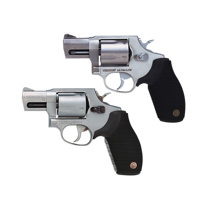 Taurus M 450 Ultra Light (сверху) и Total Titanium (снизу)