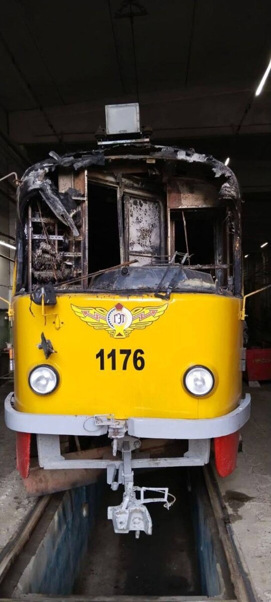 В Сети появились фото сгоревшего на конечной трамвая в Барнауле | ТОЛК ...