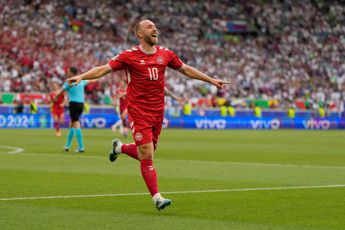Кристиан Эриксен празднует гол в ворота сборной Словении на Евро-2024 (Фото AP / TASS)