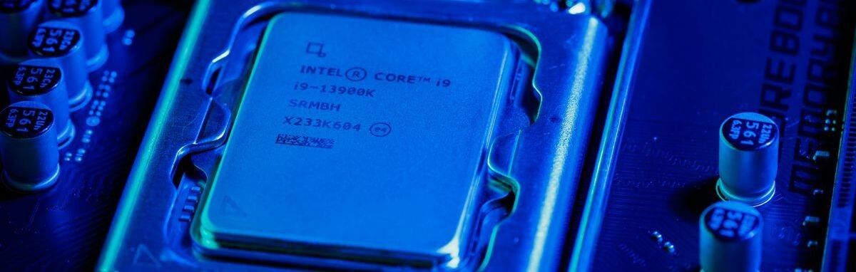 Intel обнаружила причину нестабильной работы процессоров Raptor Lake Компания Intel установила причину нестабильной работы своих процессоров Raptor Lake: она оказалась связана с неправильными...