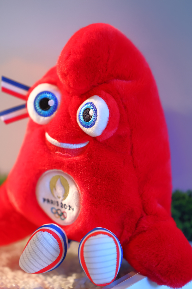 Странный символ парижской олимпиады - колпак (или петух) Naoki Nishimura/AFLO 