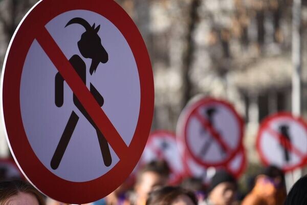 Санкционированный митинг против домашнего насилия в Алматы, архивное фото