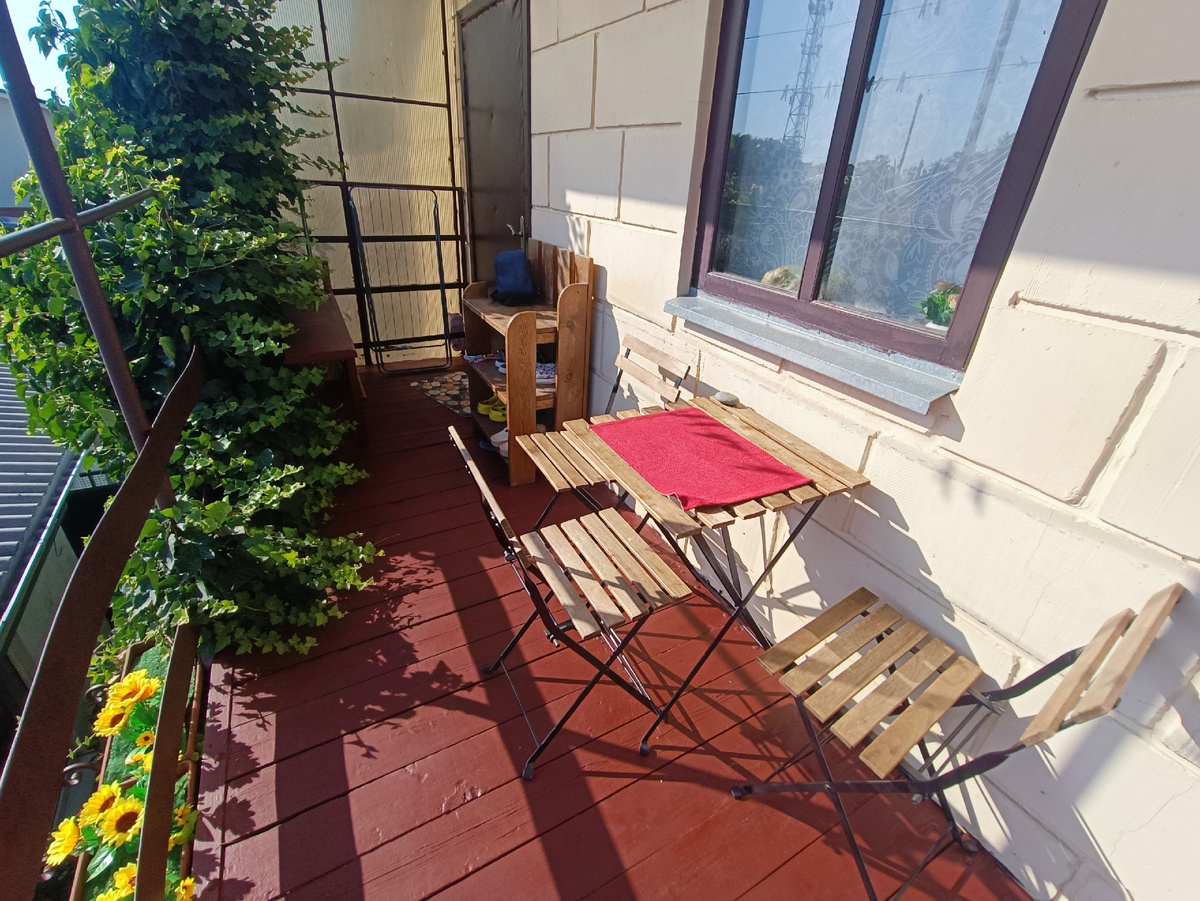 Наша терраса обустроена хорошо, но уютных мелочей не хватало
