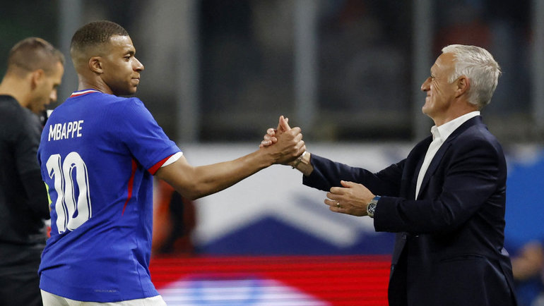    Килиан Мбаппе и Дидье Дешам. Reuters