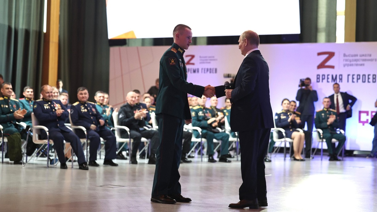    Владимир Путин встретился с участниками образовательной программы «Время героев»