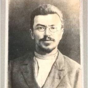— Николай Петрович Ашешов возглавлял «Самарскую газету» в 1893-1895 годах. Был так называемым фактическим редактором. То есть занимался непосредственно текстами.-2