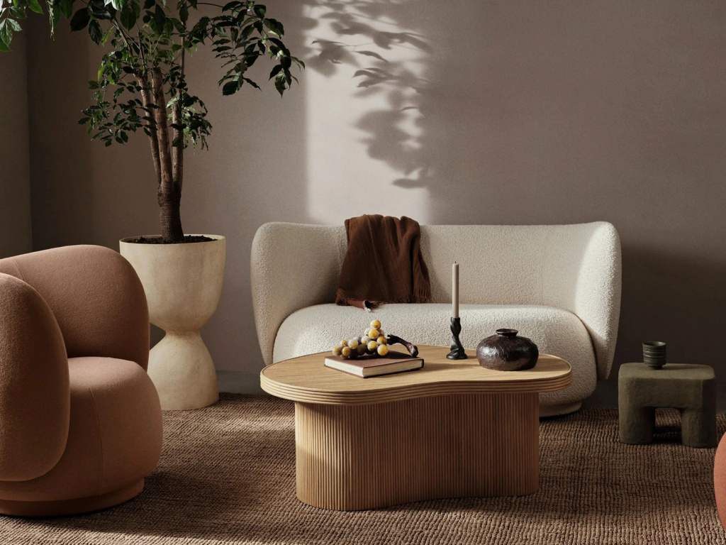 Тренды в интерьере 2025: диван из ткани букле (фото 1, источник pinterest.com)