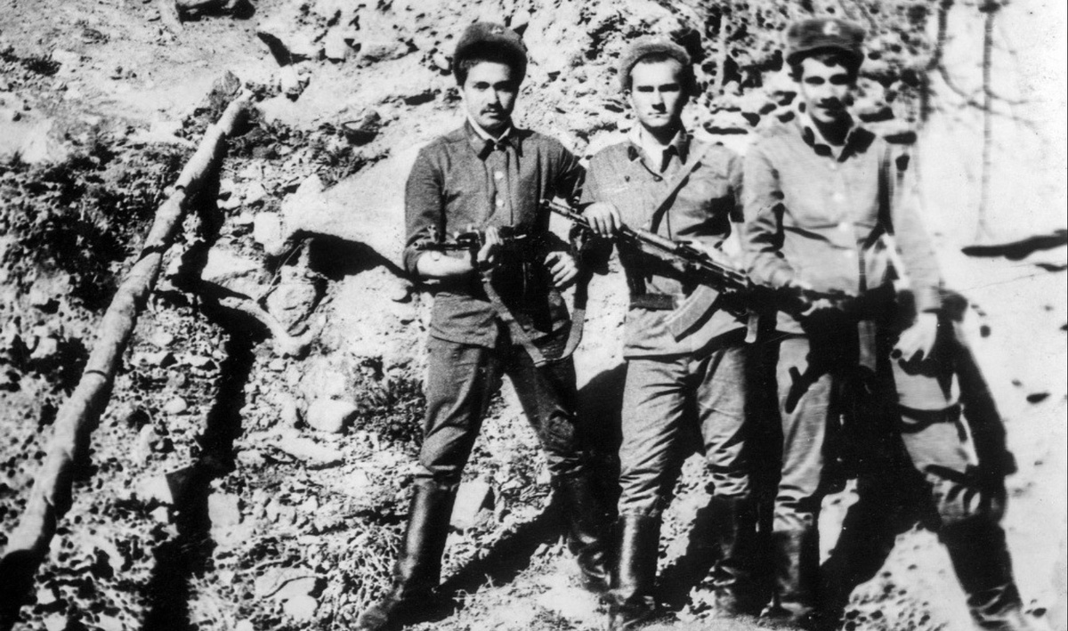 На фото: Сергей Головатый (с усами), Виктор Лагутин, Анатолий Грицюк.