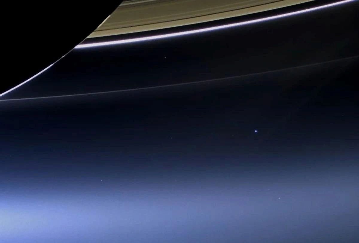 Земля с орбиты Сатурна / NASA 