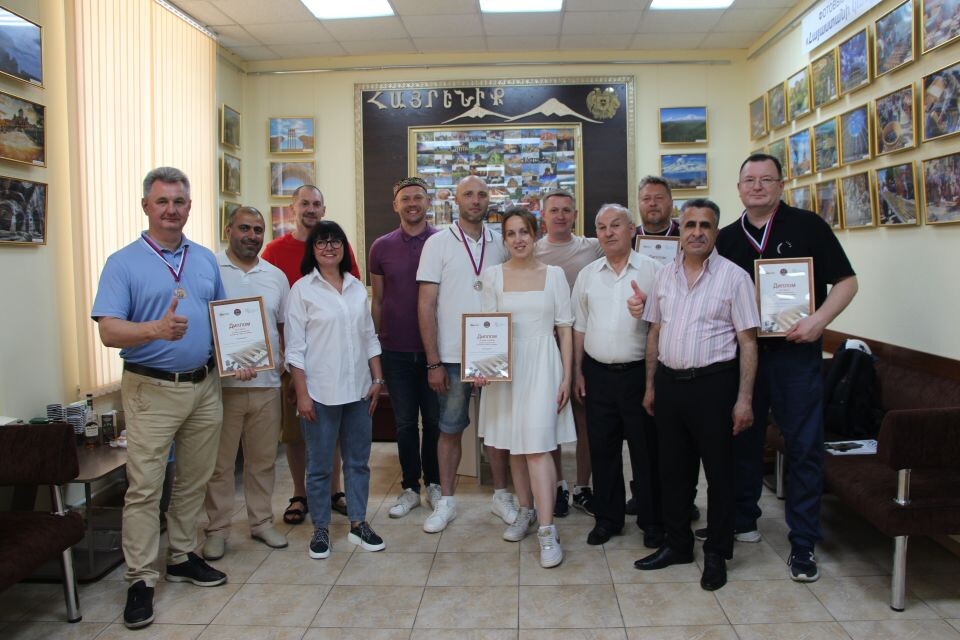    Игра умных и везучих: алтайские журналисты сыграли в традиционном турнире по нардам. Источник: Алексей Янкин