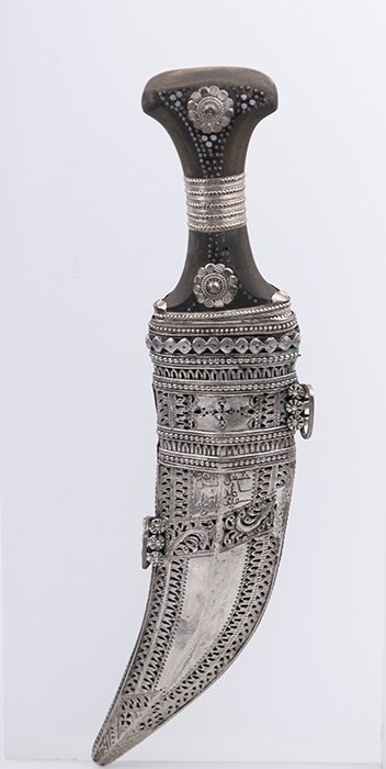 Кинжал, тип джанбийя. Губернаторство Дофар, XX  в. ©  Национальный музей Султаната Оман