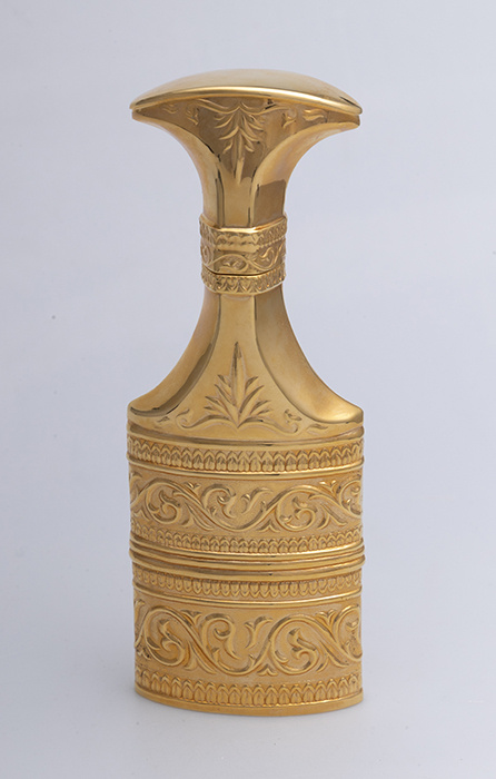 Флакон первой коллекции духов для мужчин Amouage Gold Man. Султанат Оман, Маскат, 1983. Передан на временное хранение парфюмерным домом Amouage ©  Национальный музей Султаната Оман