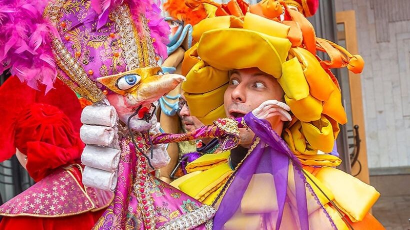 Открытие III Международного фестиваля театров кукол «Перекрёсток» на площади перед зданием НОТЕКа. Фото Валерия ПАНОВА 