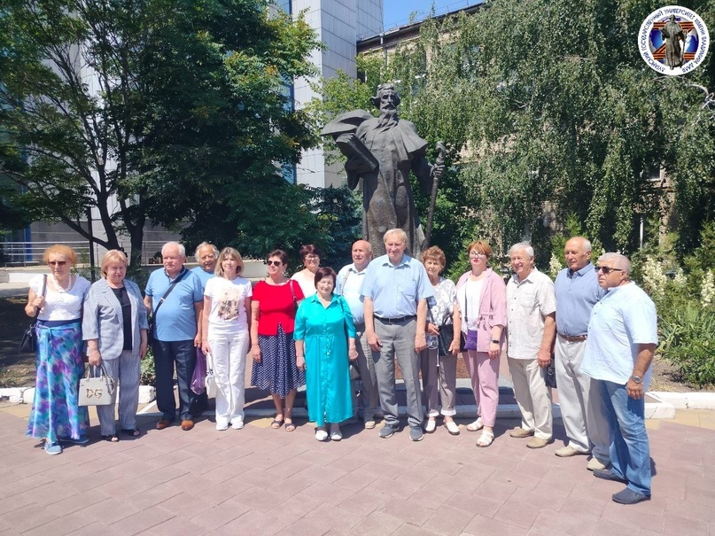 Выпускники Ворошиловградского машиностроительного института 1972 года.